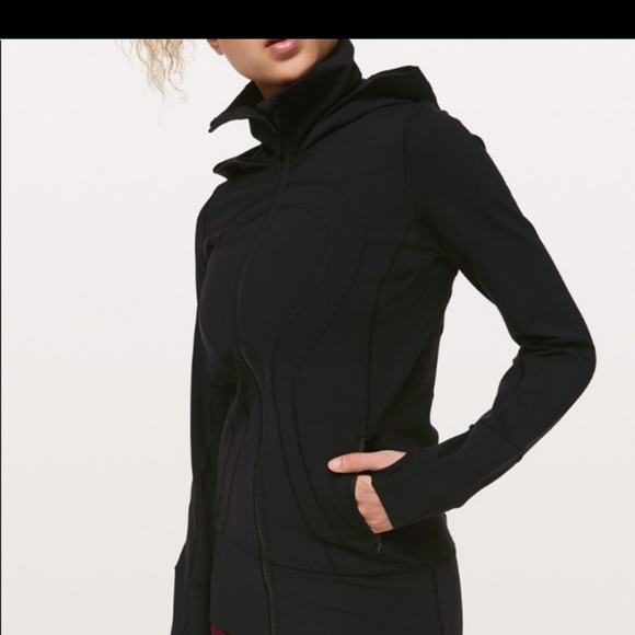 lululemon athletica Jackets & Blazers - Lululemon size 6 dot confirmed black stride jacket thumbholes hooded